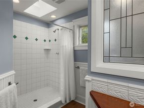 17453 SE 40th Place, Bellevue WA 98008