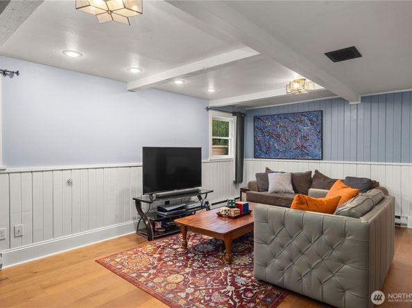 17453 SE 40th Place, Bellevue WA 98008