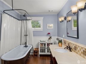 17453 SE 40th Place, Bellevue WA 98008