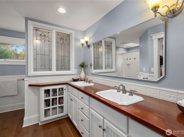 17453 SE 40th Place, Bellevue WA 98008