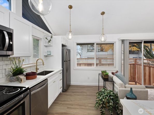 10439 17th Avenue SW, Seattle WA 98146