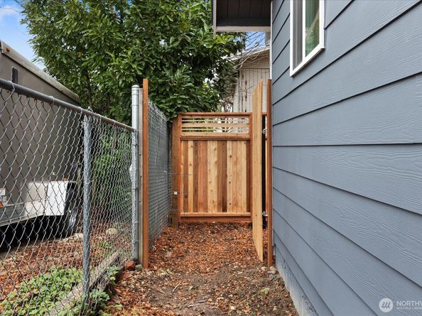 10439 17th Avenue SW, Seattle WA 98146