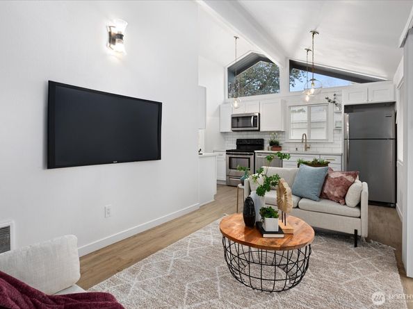 10439 17th Avenue SW, Seattle WA 98146