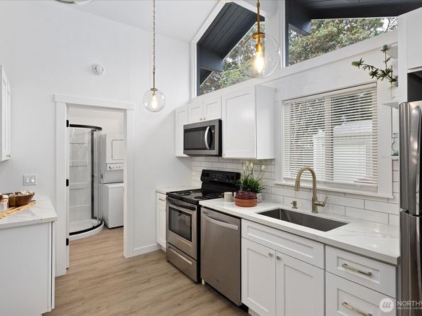 10439 17th Avenue SW, Seattle WA 98146