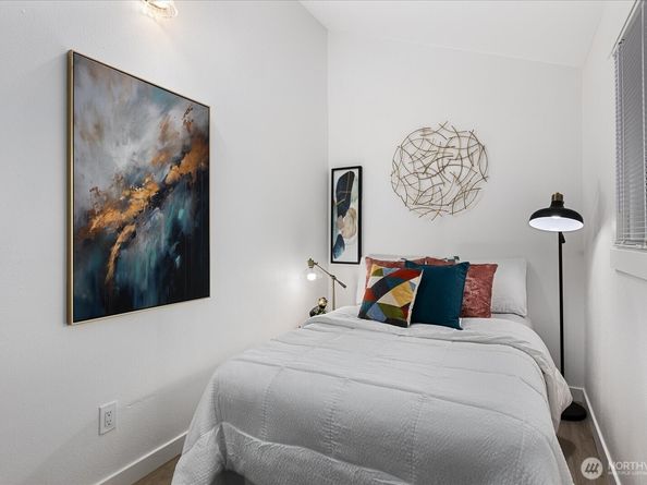10439 17th Avenue SW, Seattle WA 98146
