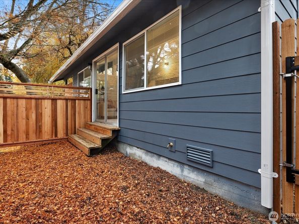 10439 17th Avenue SW, Seattle WA 98146
