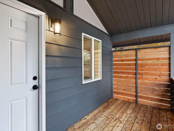 10439 17th Avenue SW, Seattle WA 98146