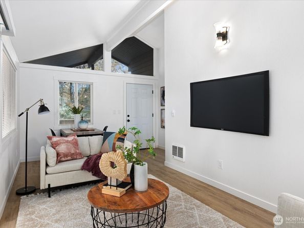 10439 17th Avenue SW, Seattle WA 98146