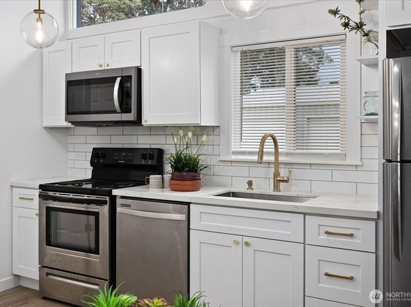 10439 17th Avenue SW, Seattle WA 98146