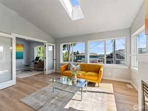4812 33rd Ave NE, Seattle WA 98105