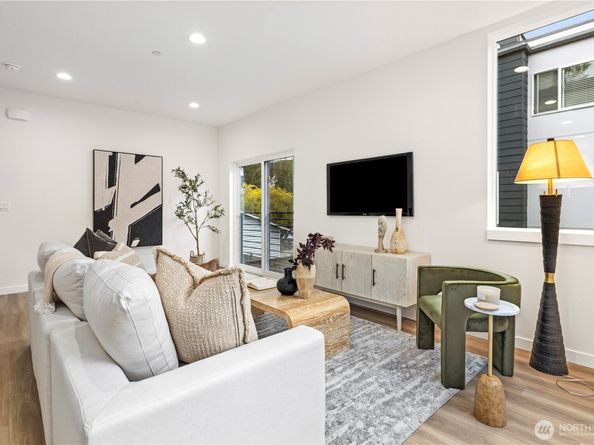 1913 A N 120th Street, Seattle WA 98133