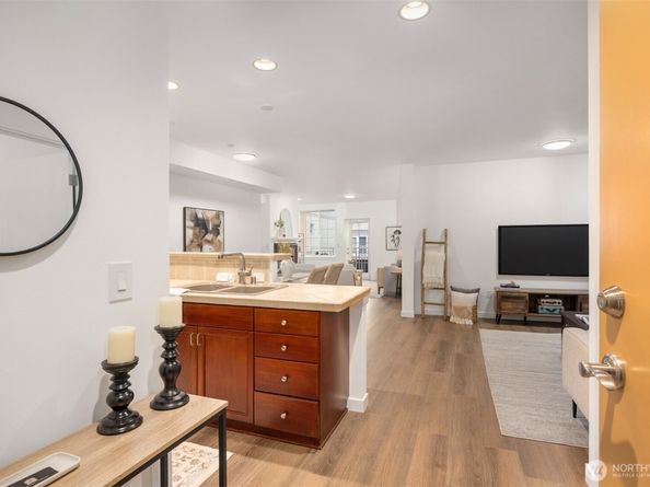 11004 NE 11th Street 407, Bellevue WA 98004