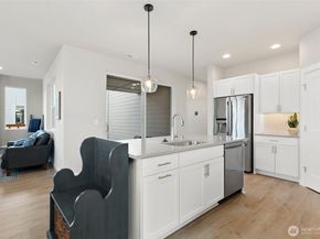 9802 5th Lane SW 17, Seattle WA 98106