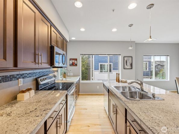 10260 157th Place NE 101, Redmond WA 98052