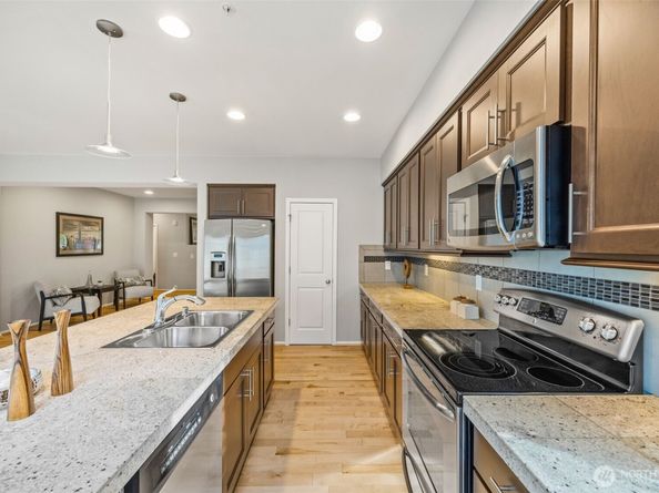 10260 157th Place NE 101, Redmond WA 98052