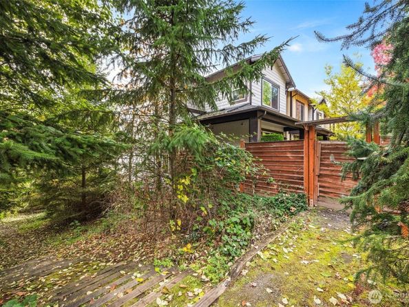 10260 157th Place NE 101, Redmond WA 98052