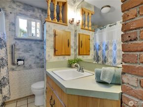 10021 16th Avenue S, Seattle WA 98168