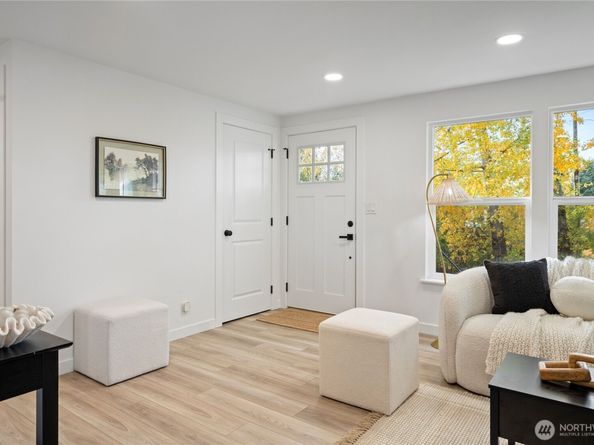 10050 12th Avenue SW, Seattle WA 98146