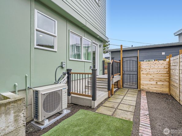 5928 18th Avenue S, Seattle WA 98108