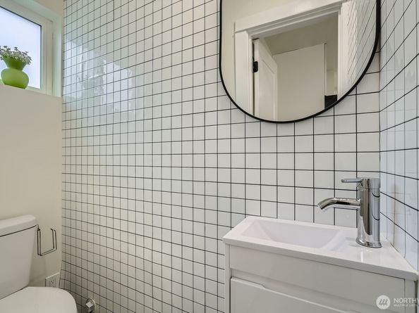 5928 18th Avenue S, Seattle WA 98108