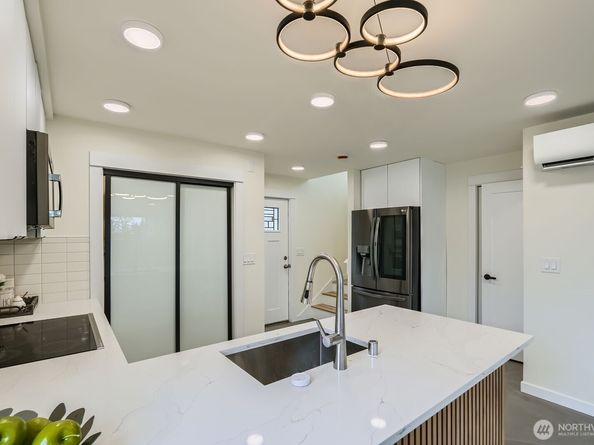 5928 18th Avenue S, Seattle WA 98108