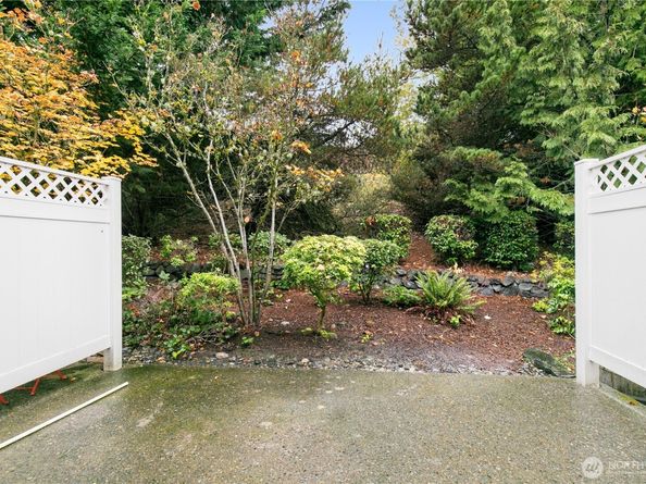 22607 42nd Place S 13, Kent WA 98032