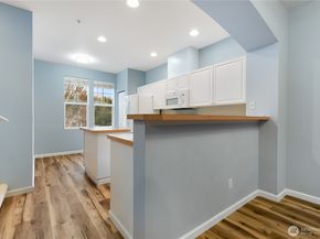 22607 42nd Place S 13, Kent WA 98032