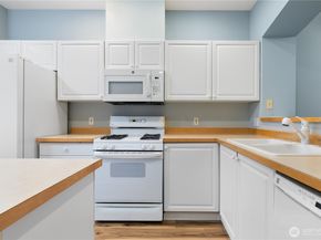 22607 42nd Place S 13, Kent WA 98032