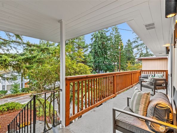 11721 24th Avenue NE, Seattle WA 98125