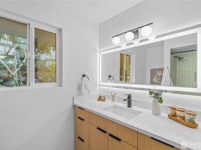 11721 24th Avenue NE, Seattle WA 98125