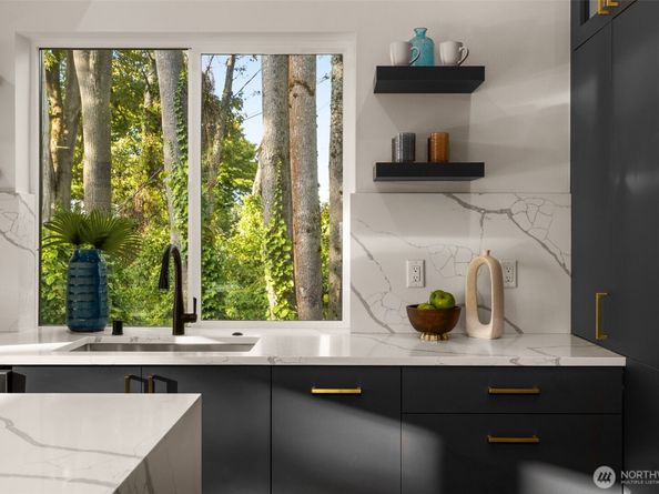 1801 29th Avenue S, Seattle WA 98144