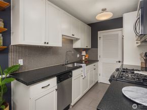 325 Harvard Avenue E 302, Seattle WA 98102