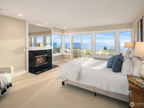 2507 Westmont Way W, Seattle WA 98199