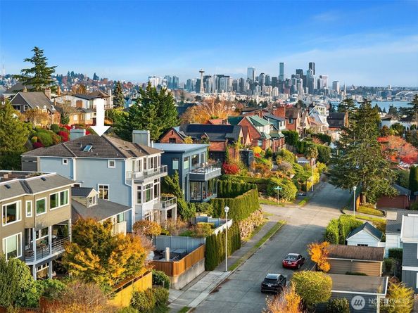 2507 Westmont Way W, Seattle WA 98199