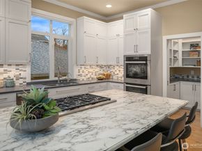 2507 Westmont Way W, Seattle WA 98199