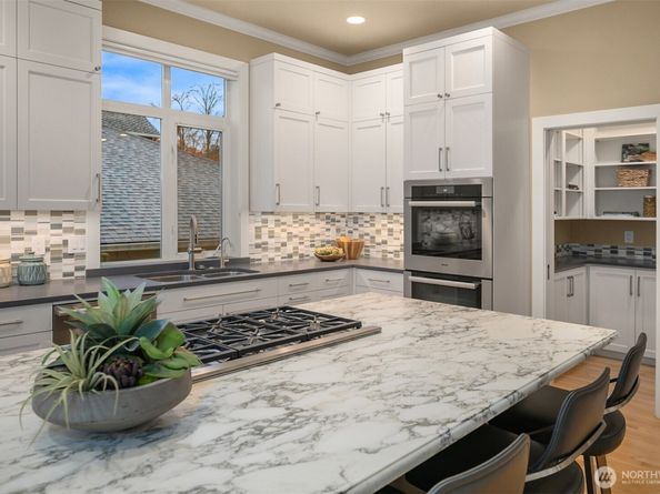 2507 Westmont Way W, Seattle WA 98199