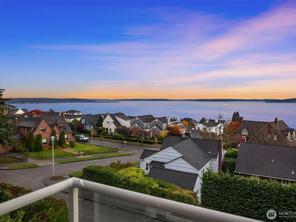 2507 Westmont Way W, Seattle WA 98199