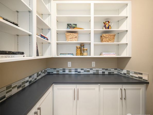 2507 Westmont Way W, Seattle WA 98199