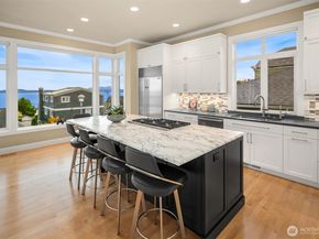 2507 Westmont Way W, Seattle WA 98199