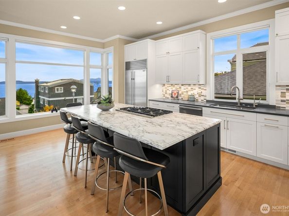 2507 Westmont Way W, Seattle WA 98199