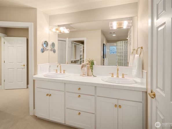 2507 Westmont Way W, Seattle WA 98199