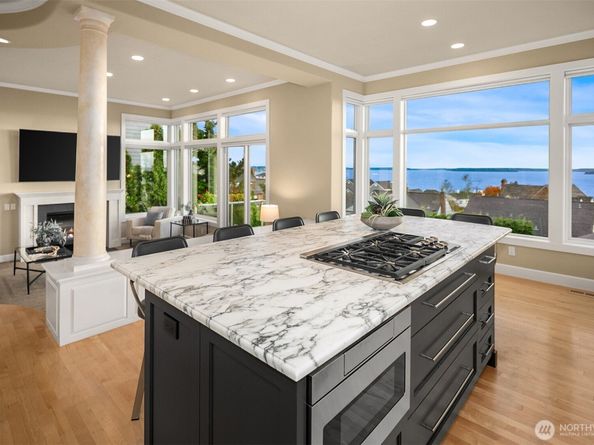 2507 Westmont Way W, Seattle WA 98199