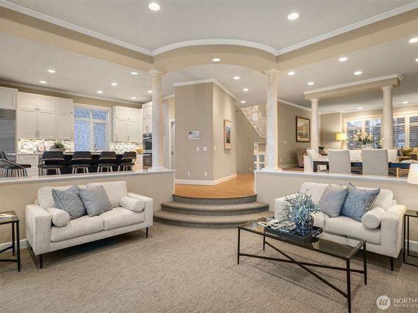 2507 Westmont Way W, Seattle WA 98199