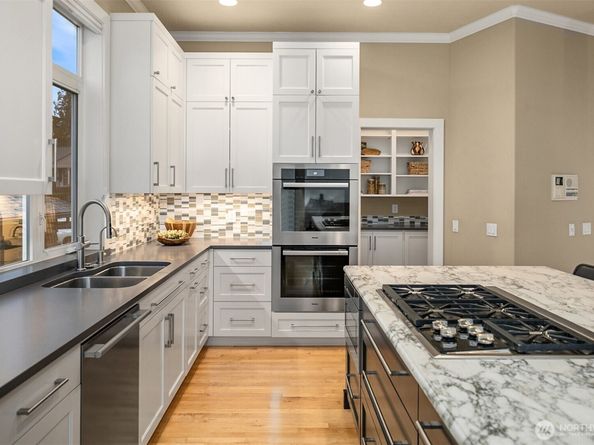 2507 Westmont Way W, Seattle WA 98199