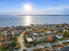 2507 Westmont Way W, Seattle WA 98199