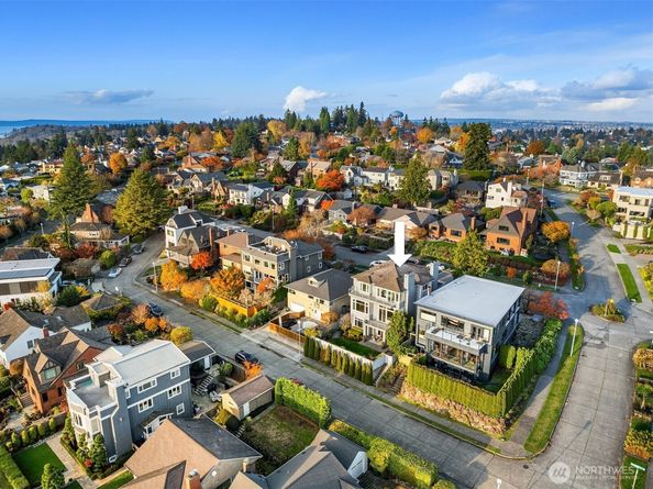 2507 Westmont Way W, Seattle WA 98199