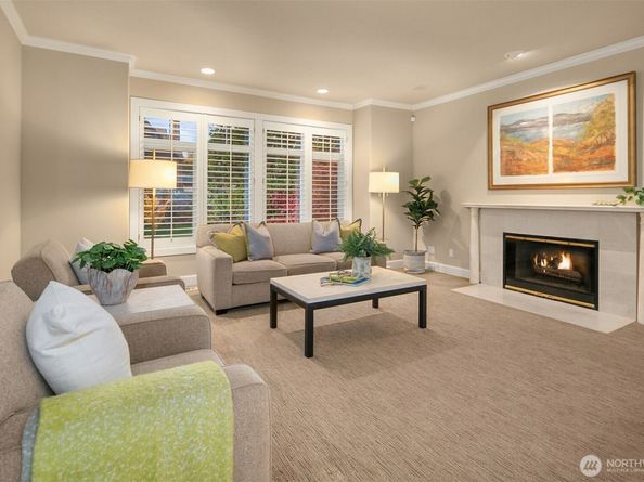 2507 Westmont Way W, Seattle WA 98199