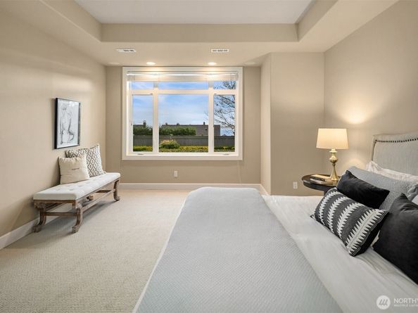 2507 Westmont Way W, Seattle WA 98199