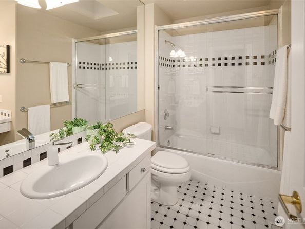 2507 Westmont Way W, Seattle WA 98199