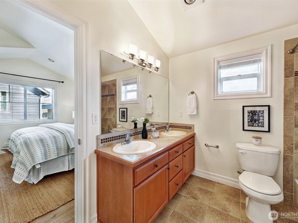 937 C N 97th Street, Seattle WA 98103
